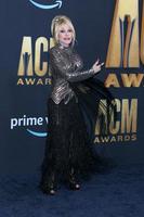 las vegas, 7 mrt - dolly parton op de 2022 academy of country music awards aankomsten bij allegient stadium op 7 maart 2022 in las vegas, nv foto