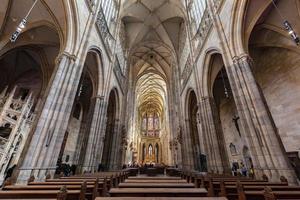 praag, tsjechische republiek, 2022 - interieur van st. vituskathedraal, praag, tsjechië. foto