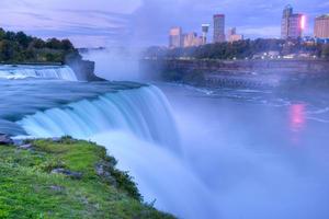 Niagara Falls, Amerikaanse zijde bij zonsopgang.