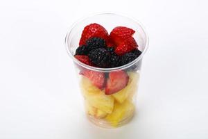 gesneden fruitmix in de doos foto