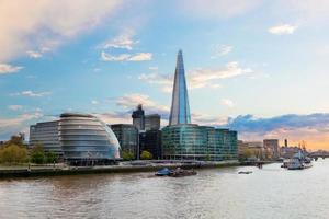 londen, engeland, 2022 - de scherf, stadhuis, rivier de Theems foto