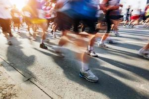 marathonlopers in beweging. rennen foto