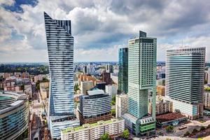 Warschau, Polen, 2022 - zakelijke wolkenkrabbers in het centrum, stadscentrum foto