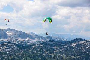 paragliden op de Dachstein-bergen foto
