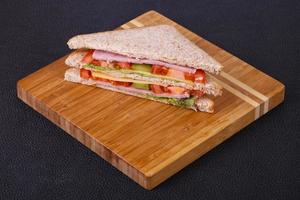 clubsandwich met ham en kaas foto