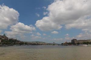 Boedapest stadspanorama met de rivier de Donau foto