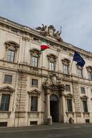 rome, het consulta-gebouw op het quirinale-plein. foto