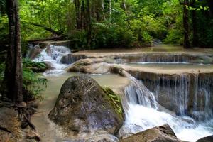 erawan waterval, kanchanaburi, thailand foto