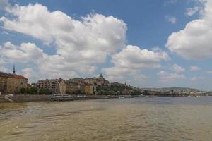 Boedapest stadspanorama met de rivier de Donau foto
