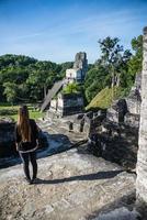 Maya-ruïnes in Tikal, nationaal park. reizend guatemala.