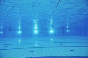 zwembad onder water foto