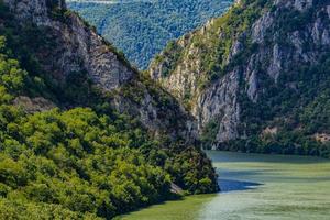 Donau-kloof bij djerdap in Servië foto