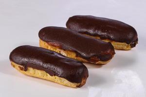 lekkere eclair met slagroom foto