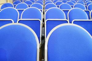 blauwe stadionstoelen