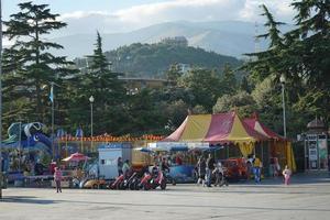 yalta, krim - 30 september 2014-stadslandschap met uitzicht op de dijk foto
