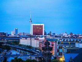 hdr luchtfoto van Berlijn bij nacht foto