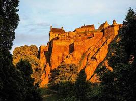 hdr edinburgh kasteel bij zonsondergang foto