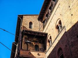 hdr-weergave van het oude stadscentrum in bologna foto