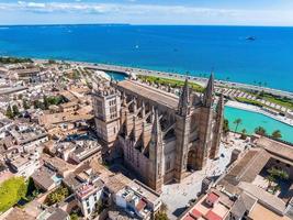 gotische middeleeuwse kathedraal van palma de mallorca in spanje foto