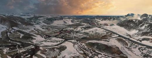 luchtfoto van de krafla-elektriciteitscentrale in ijsland. foto