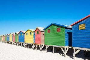 kleurrijke strandhuizen in Kaapstad