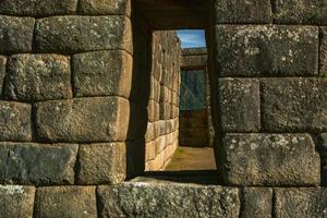 wereldwonder machu picchu in peru. prachtig landschap in het Andesgebergte met inca heilige stadsruïnes. foto