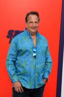 los angeles 25 jul - jon lovitz bij de spion die me dumpte première in het dorpstheater op 25 juli 2018 in westwood, ca foto