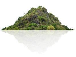 rock berg isoleren op witte achtergrond foto