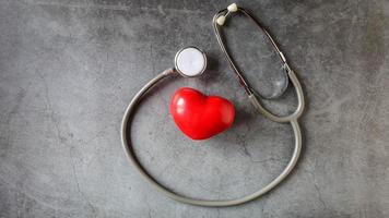 hart met stethoscoop hartonderzoek concept foto