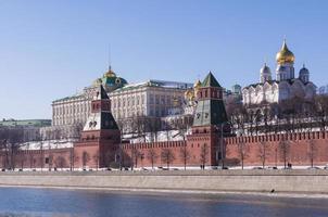 Moskou Kremlin heldere lentedag foto