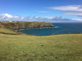 uitzicht op de kust van Cornwall bij hagedissenpunt foto