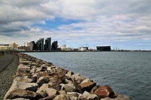 uitzicht op reykjavik in ijsland foto