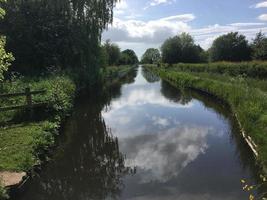 uitzicht op het kanaal bij Whitchurch in Shropshire foto