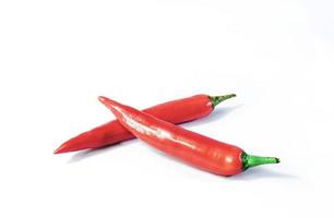 chili peper geïsoleerd op een witte achtergrond met uitknippad. foto