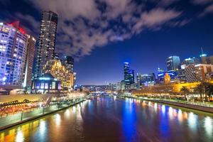 melbourne city 's werelds meest leefbare stad van australië in de schemering. foto