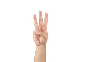 Aziatische hand toont en telt 3 vinger op geïsoleerde witte achtergrond met uitknippad foto