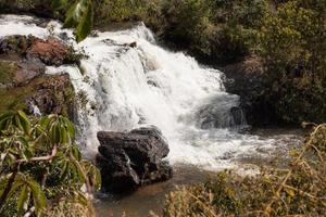 de waterval bekend als espanhol een van de zeven prachtige watervallen in indaia, in de buurt van planaltina, en formosa, goias, brazilië foto