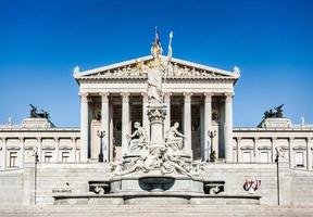 Oostenrijkse parlement met pallas athena standbeeld, Wenen, Oostenrijk foto