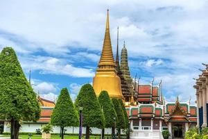 een mijlpaal van wat phra kaew in bangkok, thailand. een plek waar iedereen in elke religie kan worden bekeken. foto