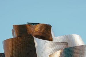 bilbao, bizkaia, spanje, 2022 - guggenheim museum bilbao architectuur, reisbestemming foto