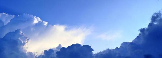 prachtig kleurrijk luchtpanorama met prachtige wolkenformaties in hoge resolutie foto
