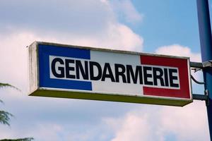 teken van de Franse gendarmerie op een paal, gendarmerie is een militaire component met jurisdictie in de civiele rechtshandhaving foto