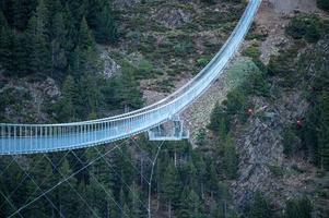 de langste tibetaanse brug van europa, 600 meter lang en 200 meter hoog in de canillo-parochie in andorra foto