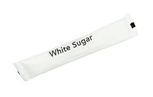 Witte suiker zakje geïsoleerd op een witte achtergrond foto