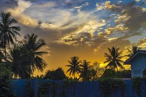 zonsondergang bij panorama landschap mekong rivier en luang prabang laos. foto