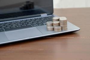 geld en laptop foto