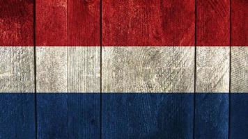 nederlandse vlag. nederlandse vlag op een houten bord foto