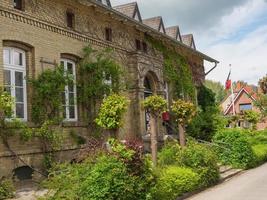 de kleine stad arnis aan de rivier de schlei foto