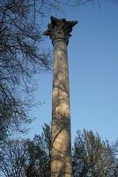 kolom van de gothics in gulhane park, istanbul, turkije foto
