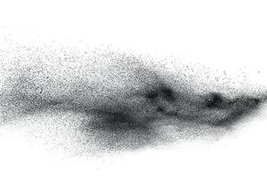 zwarte deeltjes splatter op een witte achtergrond. zwarte stofplons op witte achtergrond. foto